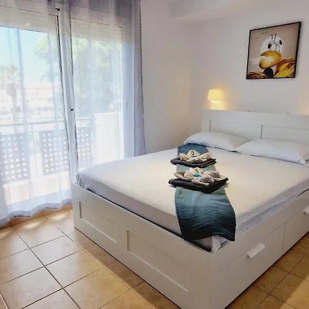 Σπίτι διακοπών Precious 3 Bedroom, Oasis De Fanabe Wifi Free