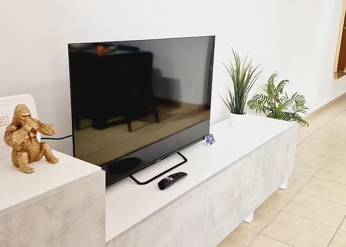 בית נופש Precious 3 Bedroom, Oasis De Fanabe Wifi Free *