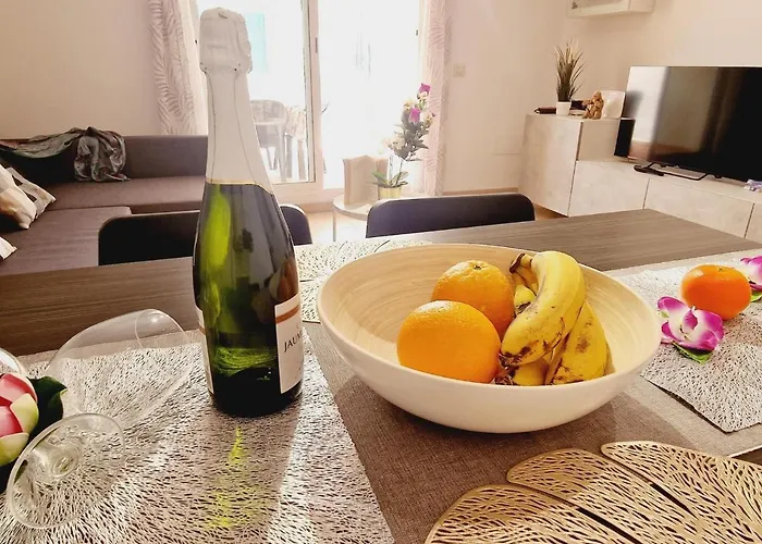 Precious 3 Bedroom, Oasis De Fanabe Wifi Free 別荘