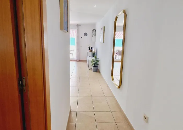 Precious 3 Bedroom, Oasis De Fanabe Wifi Free אדחה