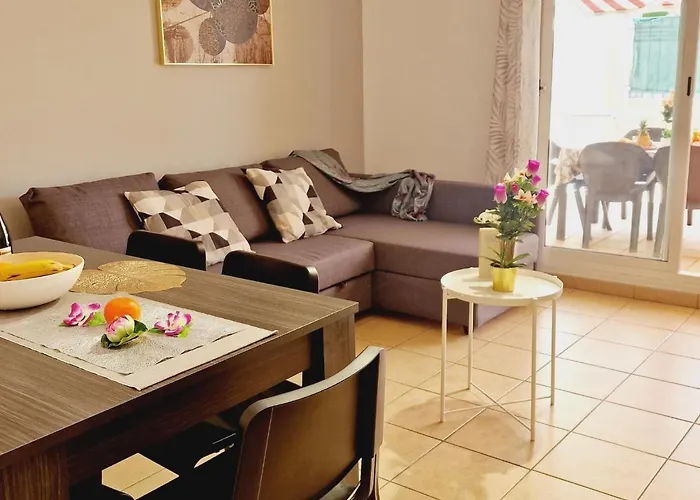 Precious 3 Bedroom, Oasis De Fanabe Wifi Free 別荘