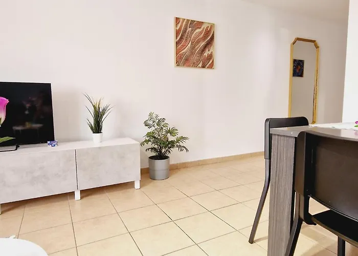 Precious 3 Bedroom, Oasis De Fanabe Wifi Free אדחה