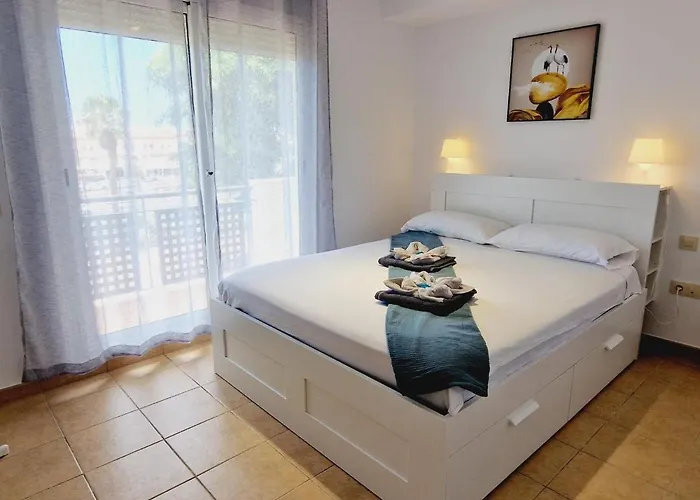 בית נופש Precious 3 Bedroom, Oasis De Fanabe Wifi Free
