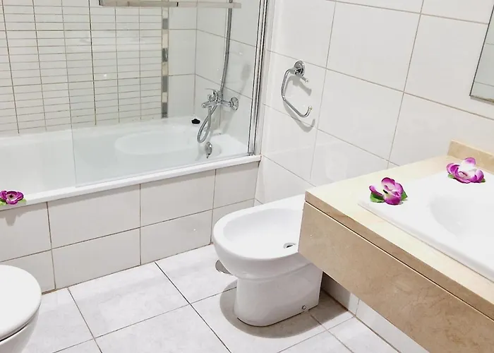 בית נופש Precious 3 Bedroom, Oasis De Fanabe Wifi Free