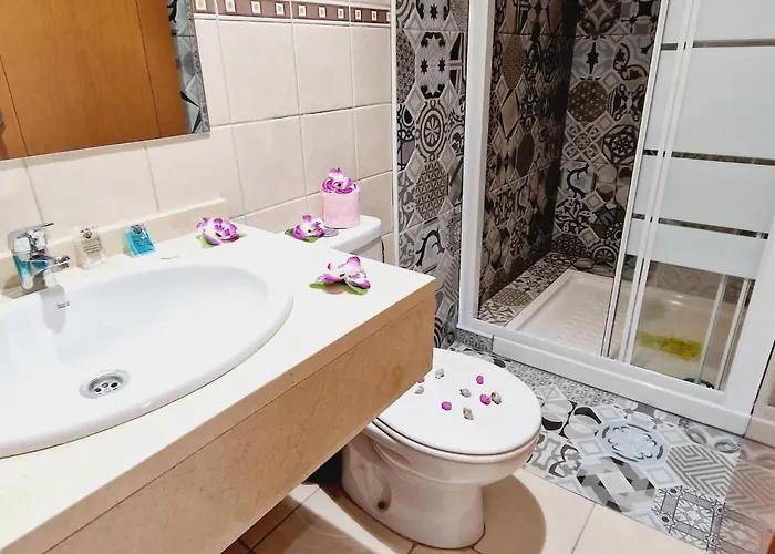 別荘 Precious 3 Bedroom, Oasis De Fanabe Wifi Free アデヘ