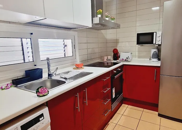 בית נופש Precious 3 Bedroom, Oasis De Fanabe Wifi Free