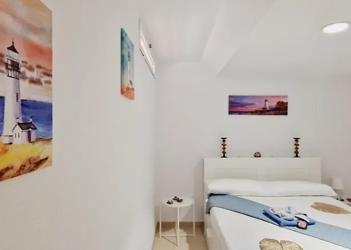 別荘 Precious 3 Bedroom, Oasis De Fanabe Wifi Free アデヘ